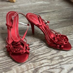 Nine West strappy red satin Rosette heel sandal
Size 6.5  NWOB